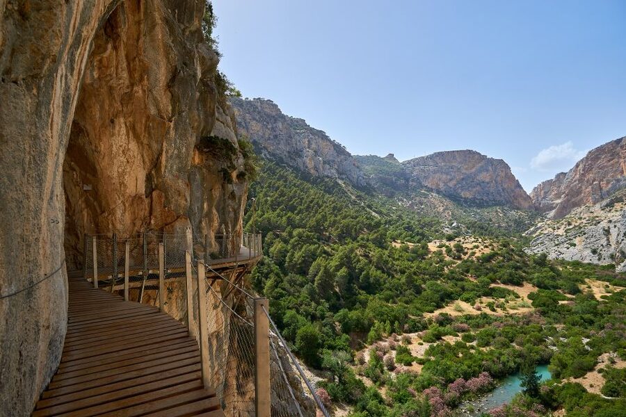 Caminito del Rey: Guided Tour with 1 Drink and Shuttle Bus - Timing, Weather, and What to Carry