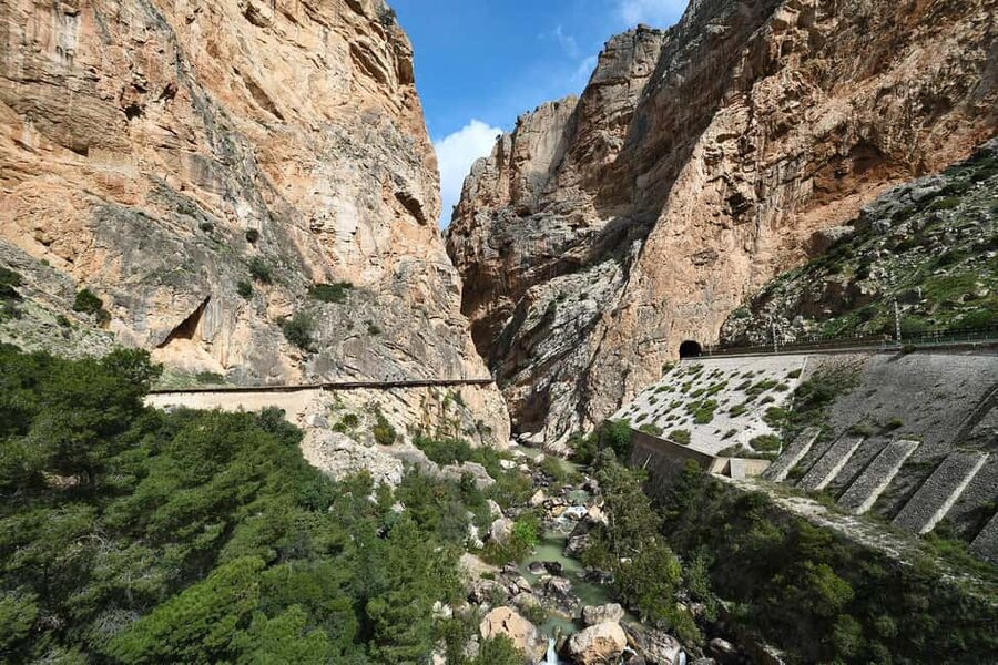 Caminito del Rey: Guided Tour with 1 Drink and Shuttle Bus - Sillon del Rey Adds Context Before the Main Walk