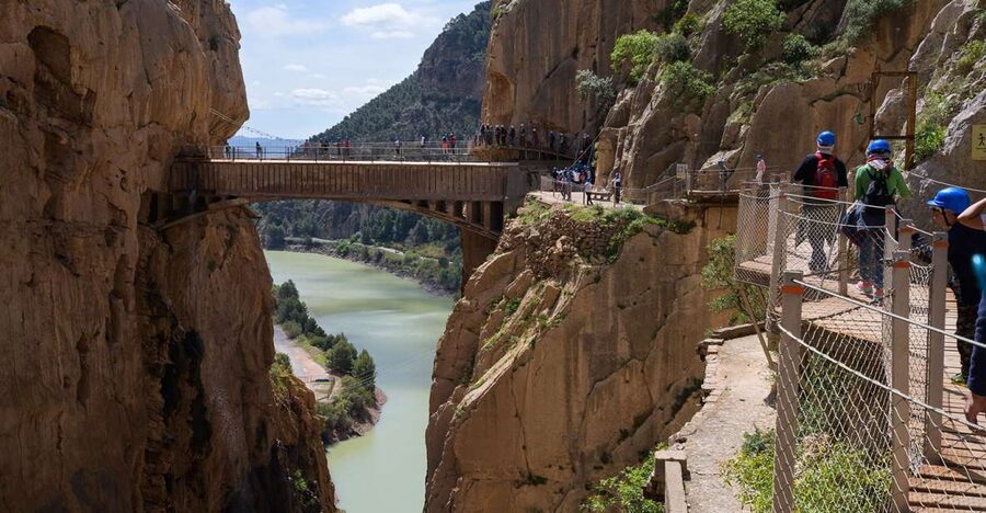 Caminito del Rey: Guided Tour with 1 Drink and Shuttle Bus - Meeting at El Chorro and Taking the Shuttle