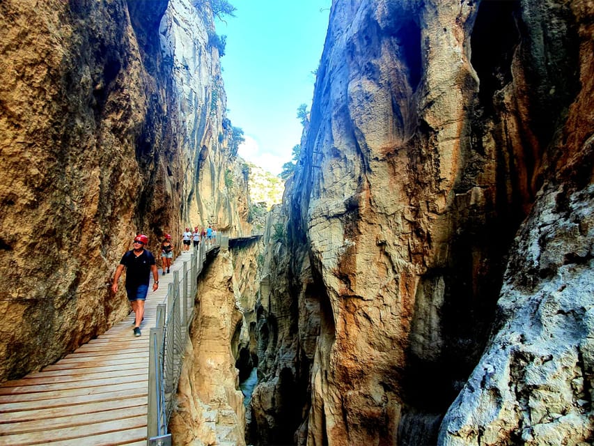 Caminito del Rey: Tour with Official Guide and Drink - What to bring, and what to leave behind