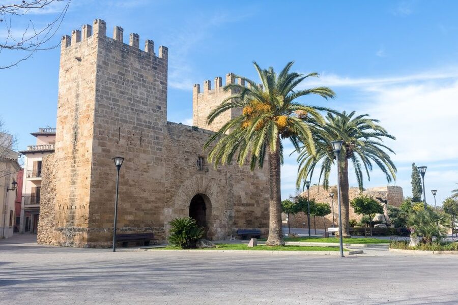 Cap de Formentor: Market, Beach, and Alcudia Tour - Alcudia’s walls and narrow Old Town streets