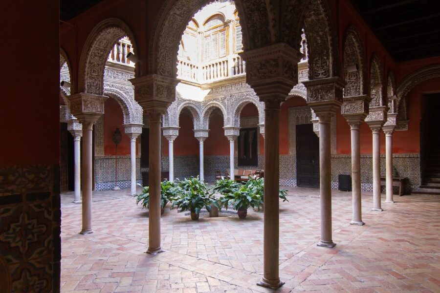 Casa de Salinas Entry Ticket with Audio Guide - Entering the sixteenth-century patios