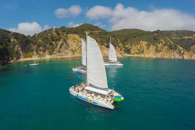 Catamaran ride -Costa Brava with barbecue and drinks. Familiar. - Setting off from Lloret de Mar at 11 a.m.