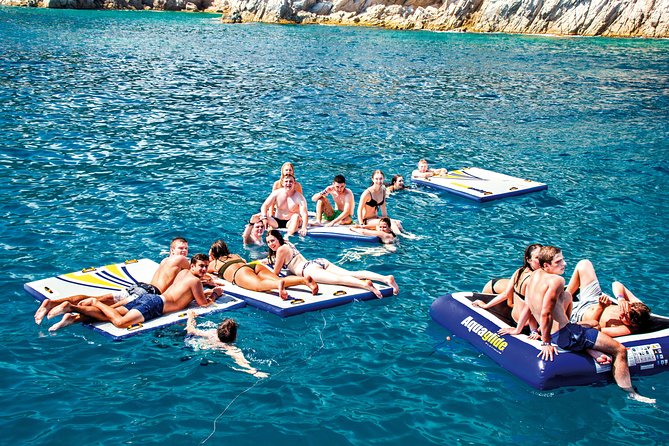 Catamaran ride -Costa Brava with barbecue and drinks. Familiar. - The secluded cove and the best hour of the trip