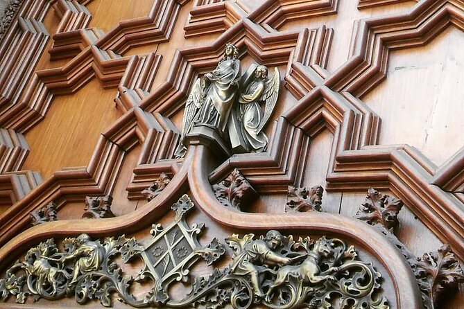 Cathedral of Barcelona Entrance Ticket - Optional Private Guide - Timing, neighborhood, and getting there