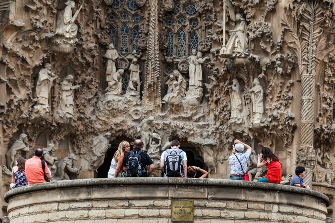 Combo: Skip the Line Sagrada Familia & Park Guell Guided Tour - Guides can make or break the visit