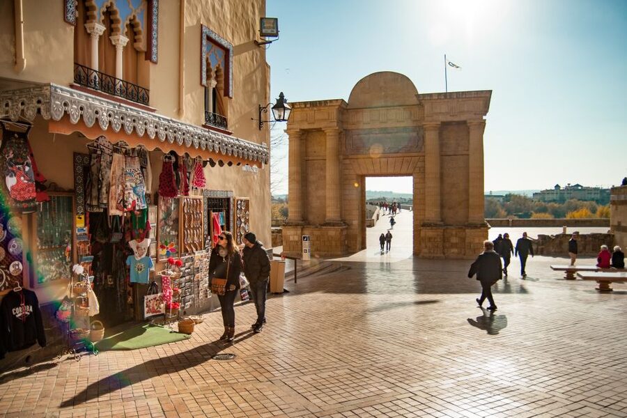 Córdoba: City Sightseeing Hop-On Hop-Off Bus Tour - The included Judería walk at 6pm