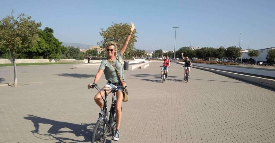 Córdoba Daily Highlights Bike Tour - From Calle Moriscos to Córdoba’s old quarters