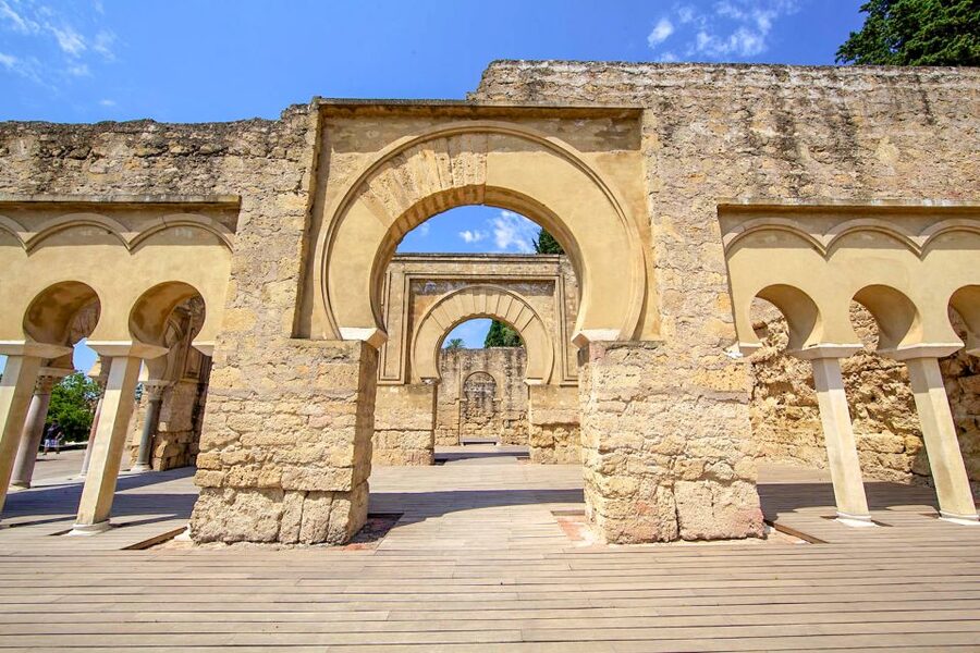 Córdoba: Guided Tour of Azahara Medina - The visitor center gives the ruins a shape