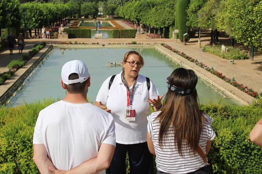 Córdoba Guided Tour of the Mosque, Jewish Quarter & Alcazar - Walking through La Judería and its narrow lanes