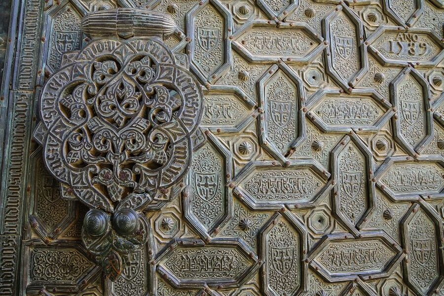 Córdoba: Mosque-Cathedral and Alcazar Tour - Why the Mosque-Cathedral is the heart of the tour