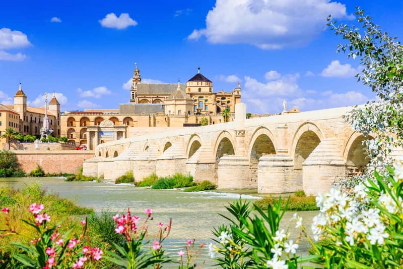 Córdoba: Mosque-Cathedral, Jewish Quarter and Alcázar Tour - A 3.5-hour route with a lot to absorb