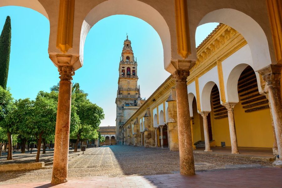Cordoba Mosque-Cathedral: Skip-the-Line Guided Tour - Entering the Mosque-Cathedral and finding the story