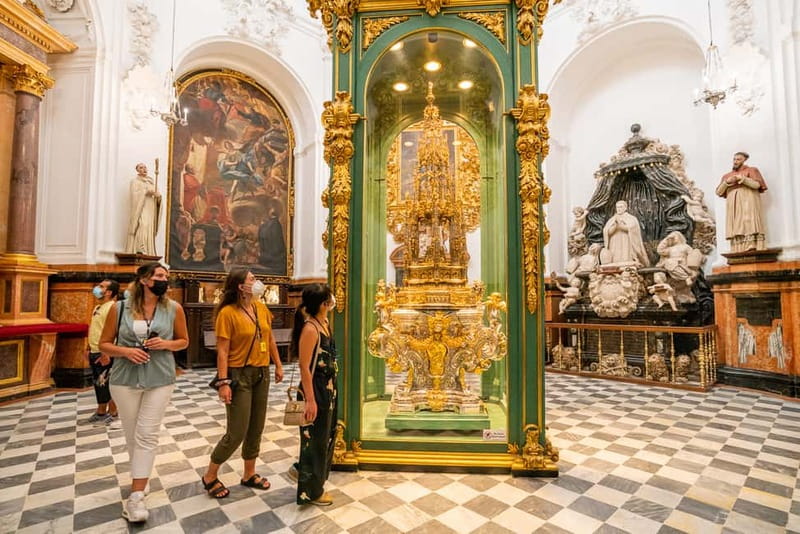 Córdoba: Mosque, Jewish Quarter & Tour with Ticket - Following Córdoba’s Jewish Quarter on foot