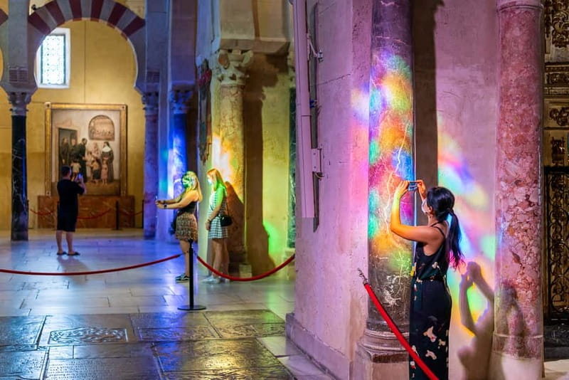 Córdoba: Mosque, Jewish Quarter & Tour with Ticket - Zoco Municipal and the craft-focused stop