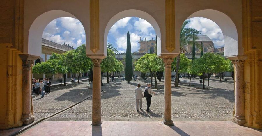 Cordoba Mosque & Jewish Quarter Tour with Tickets - Walking Cordoba’s Jewish Quarter before the cathedral
