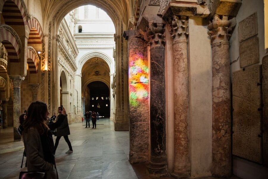 Córdoba: Skip-the-Line Great Mosque-Cathedral History Tour - Languages, group comfort, and accessibility