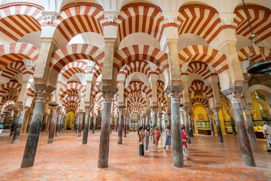 Córdoba: Skip-the-Ticket-Line Mosque-Cathedral Guided Tour - Shared or private, and which language to choose