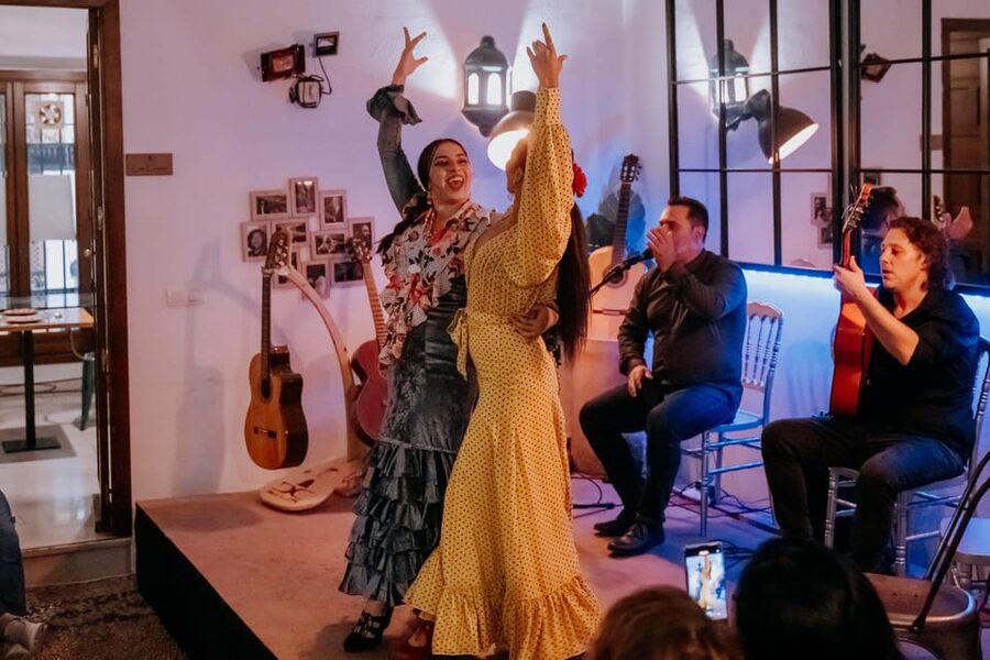 Córdoba: Tablao Flamenco at Doble de Cepa with Optional Meal - Flamenco in Córdoba’s old Jewish Quarter