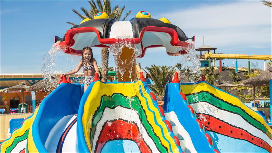 Corralejo: Acua Water Park Entry Ticket - Sunbeds, shade, and the heat underfoot
