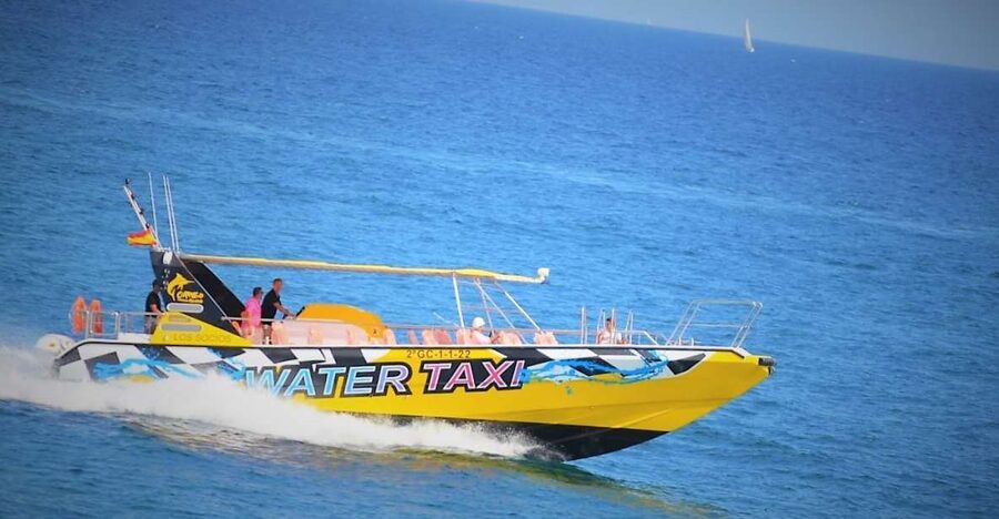 Corralejo: Isla de Lobos Round-Trip Ticket with Park Entry - Boarding in Corralejo and crossing to the island