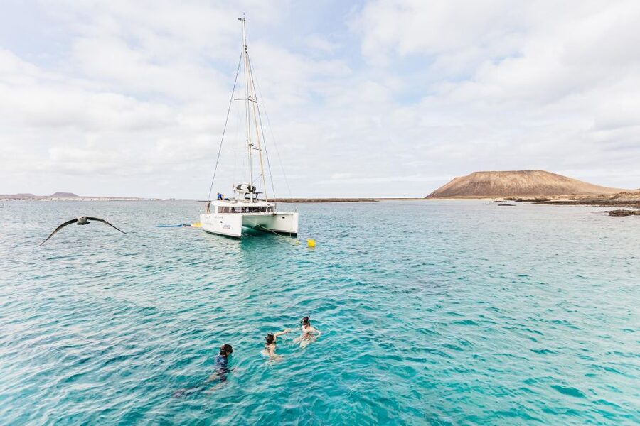 Corralejo: Lobos Island Catamaran Tour with Drinks & Snorkel - The speedboat transfer and island walk