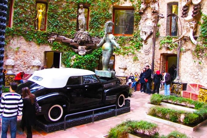 Dali Museum & Cadaques Small Group Tour with Hotel pick-up - Cadaqués for sea views, lunch, and a slower hour