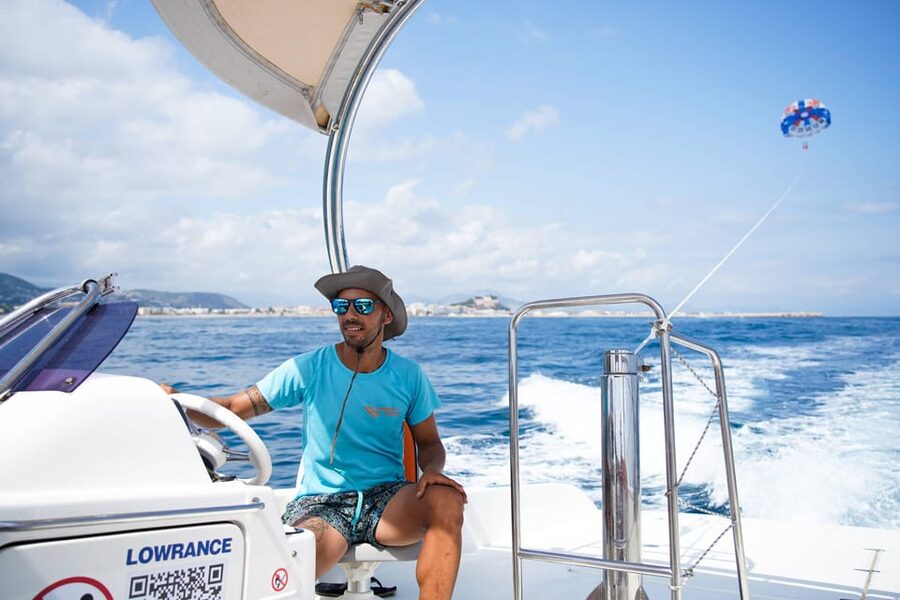 Dénia: Boat Trip & Parasailing Experience with Sunset Option - Crew, instructions, and the human side