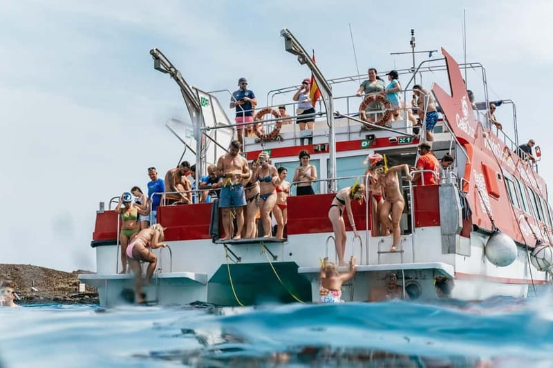 Desde Corralejo: Lobos Island Ferry with Optional Transfer - Getting to the Corralejo harbor