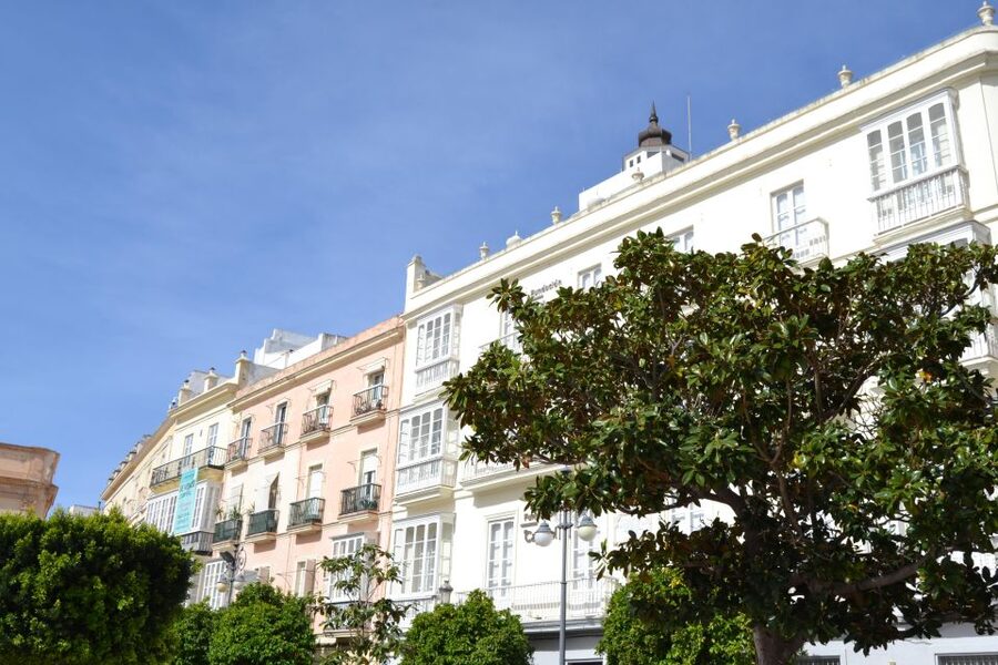 English Cádiz Tour: Walking Tour with Local Guide - La Caleta and Cádiz’s Atlantic outlook
