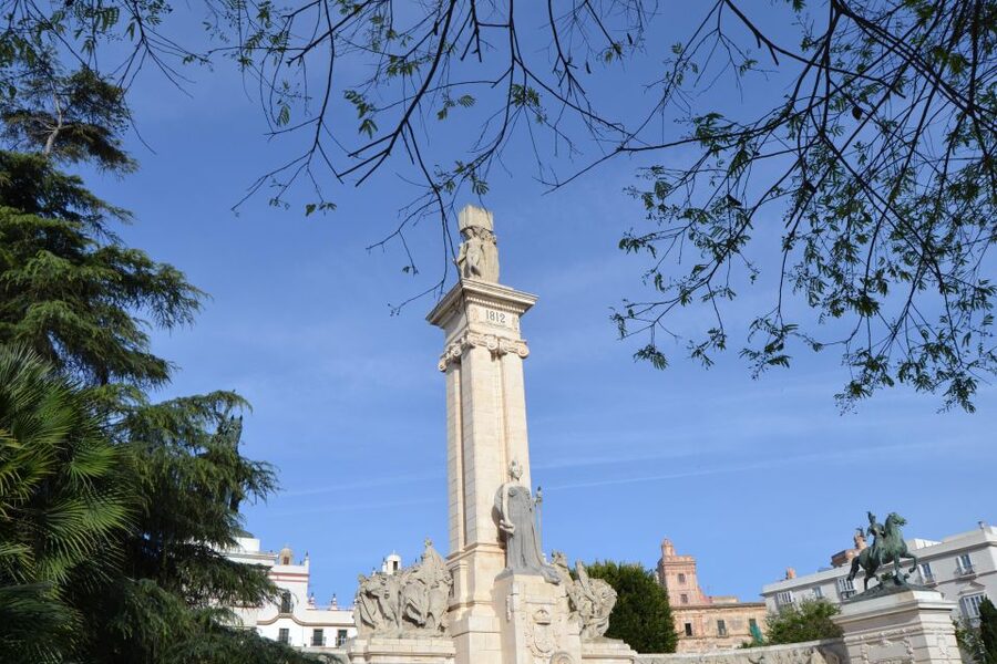 English Cádiz Tour: Walking Tour with Local Guide - The details that make Cádiz stick