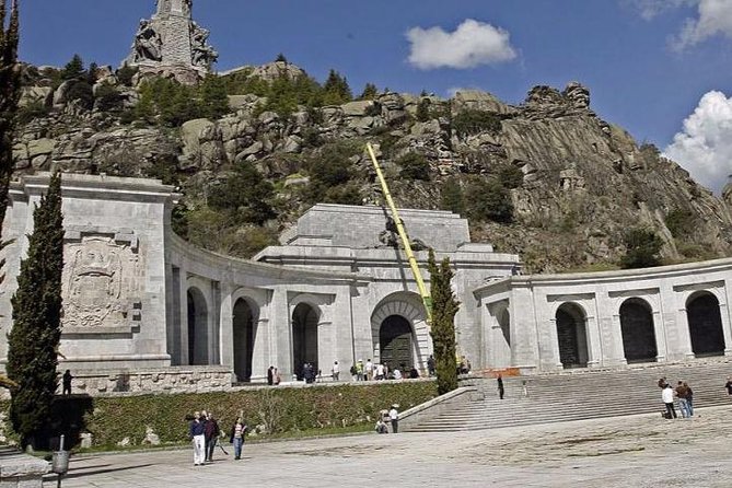 Escorial Monastery and the Valley of the Fallen Tour from Madrid - Leaving Madrid for the Sierra de Guadarrama