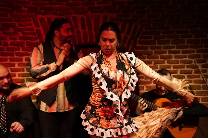 Essential Flamenco: Pure Flamenco Show in the Heart of Madrid - The music, movement, and sense of tradition