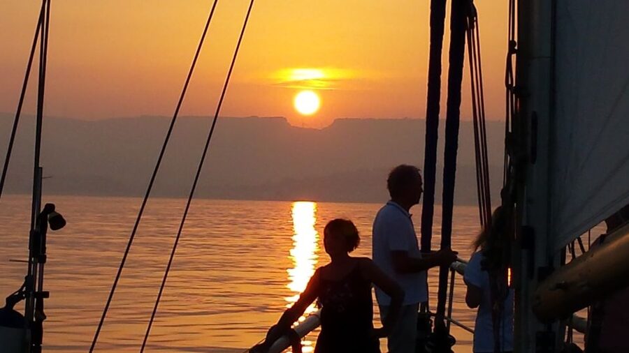 Estepona: Sunset Sailboat Cruise with Drink - Setting out from Estepona Port