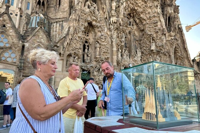 Fast Track Sagrada Familia Guided Tour - Why Sagrada Familia works better with a guide