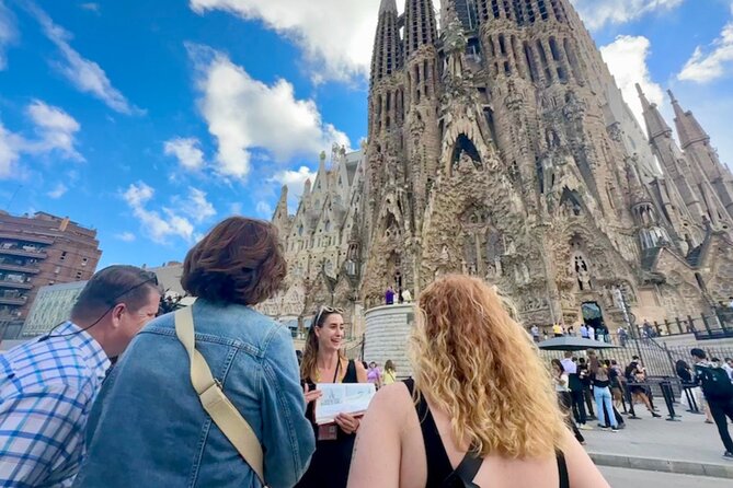 Fast Track Sagrada Familia Guided Tour - Meeting at Carrer de Sardenya, 311