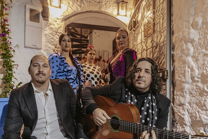 Flamenco show at Cueva Los Amayas, in Sacromonte - The Sacromonte setting and the walk uphill