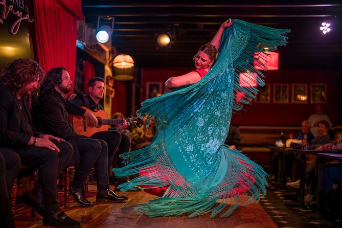 Flamenco Show Ticket at tablao Jardines de Zoraya Granada - Arriving at Jardines de Zoraya