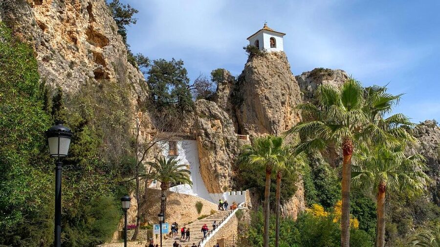 From Alicante/Benidorm: Guadalest & Algar Waterfalls Tour - What the guide adds to the day