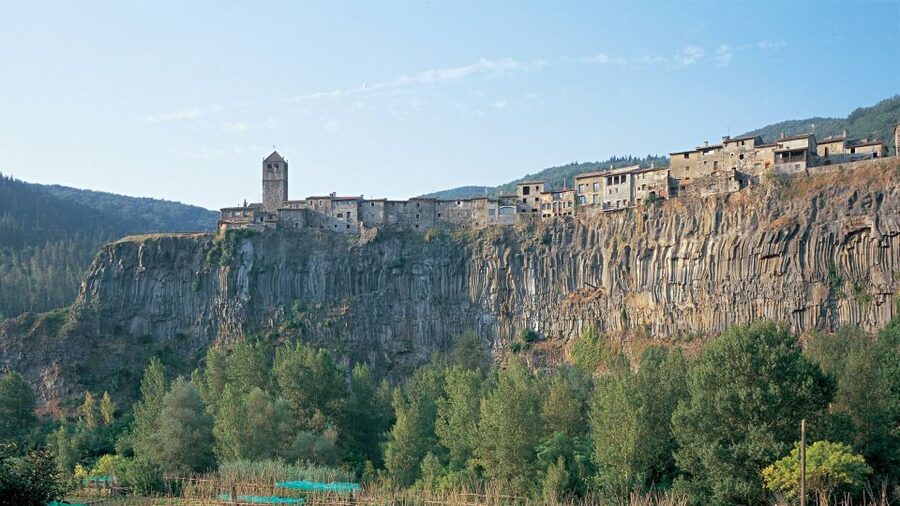 From Barcelona: Besalú & Medieval Towns Tour w/ Hotel Pickup - Who should book this tour