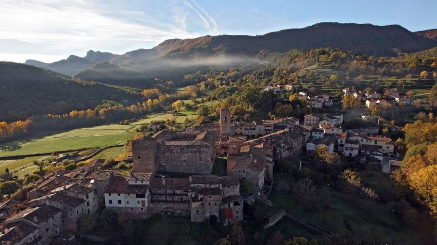 From Barcelona: Besalú & Medieval Towns Tour w/ Hotel Pickup - Guides make the difference