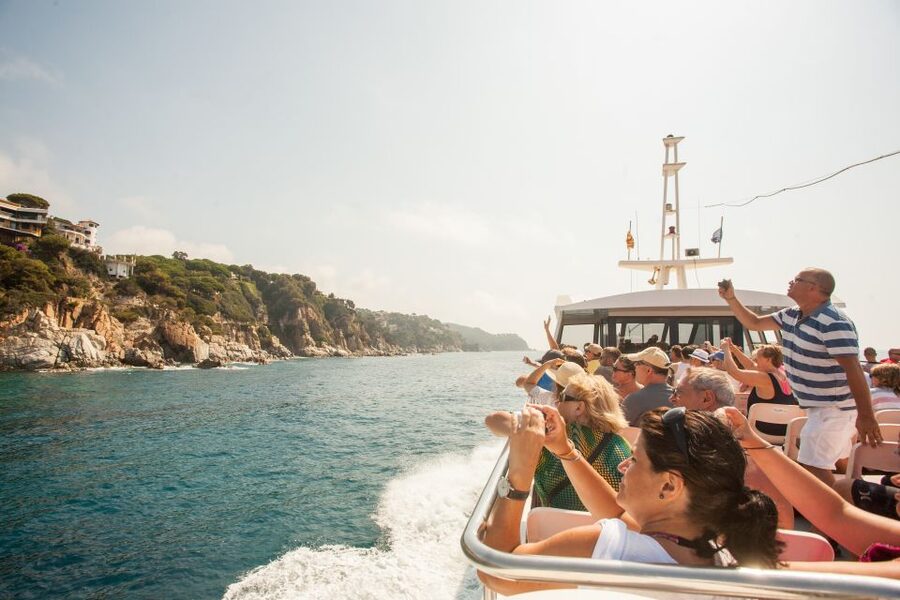 From Barcelona: Costa Brava Day Tour with Boat Trip - Leaving Barcelona for the Costa Brava