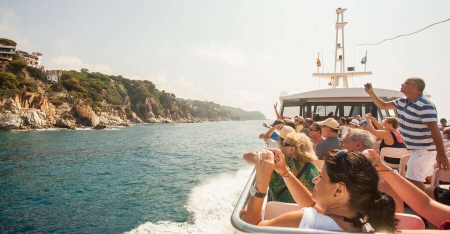 From Barcelona: Costa Brava Day Tour with Boat Trip - Lloret de Mar in 90 minutes