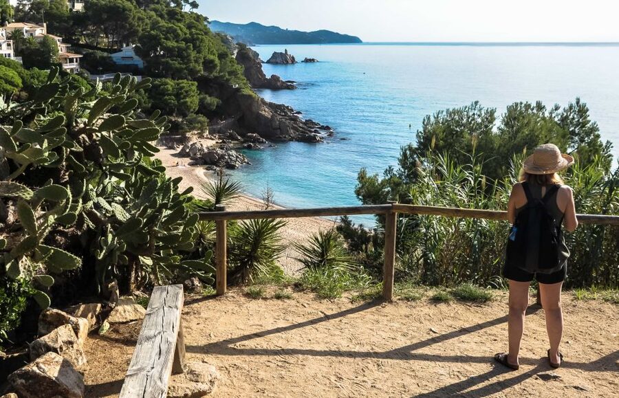 From Barcelona: Costa Brava Day Tour with Lunch - Lunch in a Family-Owned Restaurant