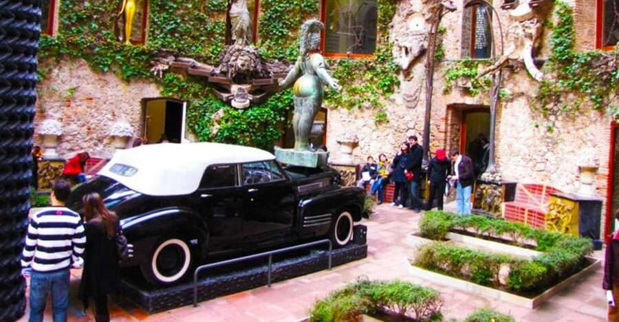 From Barcelona: Dalí Triangle and Cadaques Tour - Why this Dalí day trip works