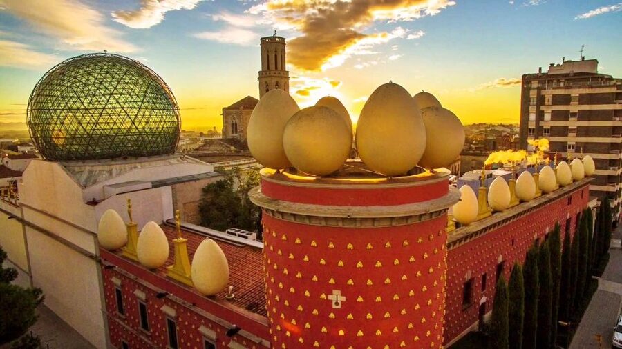 From Barcelona: Dalí Triangle and Cadaques Tour - Who should book this experience