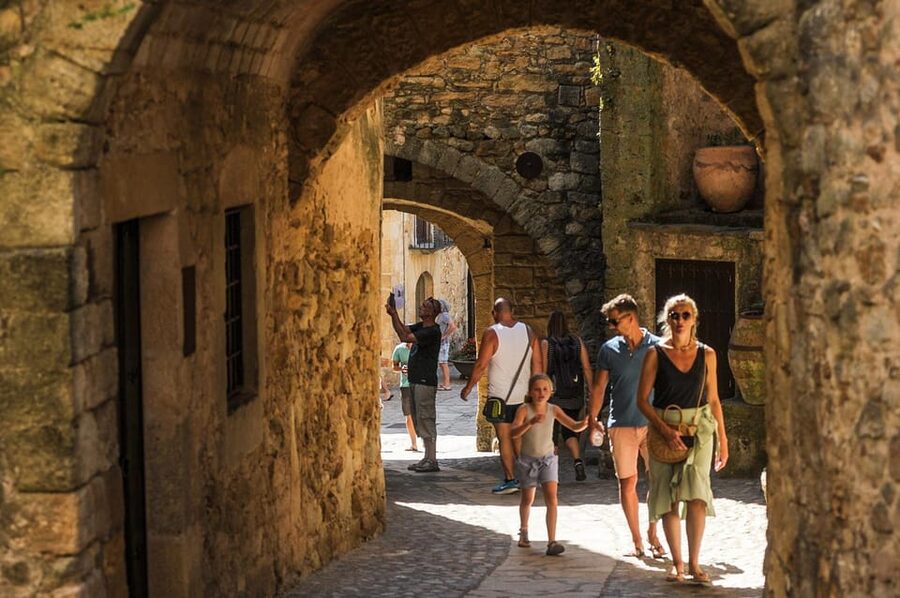 From Barcelona: Girona and Costa Brava Day Tour - Calella de Palafrugell: lunch beside the Mediterranean