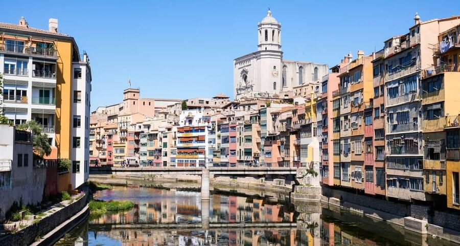 From Barcelona: Girona Guided Tour & Dalí Museum in Figueres - From Barcelona Nord to Catalonia’s medieval north