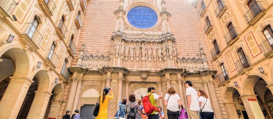 From Barcelona: Montserrat Monastery & Scenic Mountain Hike - The 8:00 AM departure and the ride from Barcelona
