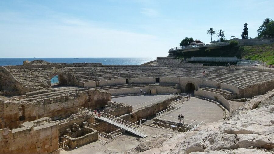From Barcelona: Tarragona & Sitges Full Day Tour with Pickup - How the small group affects the day